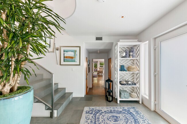 Photo - 1341 Palisades Beach Rd