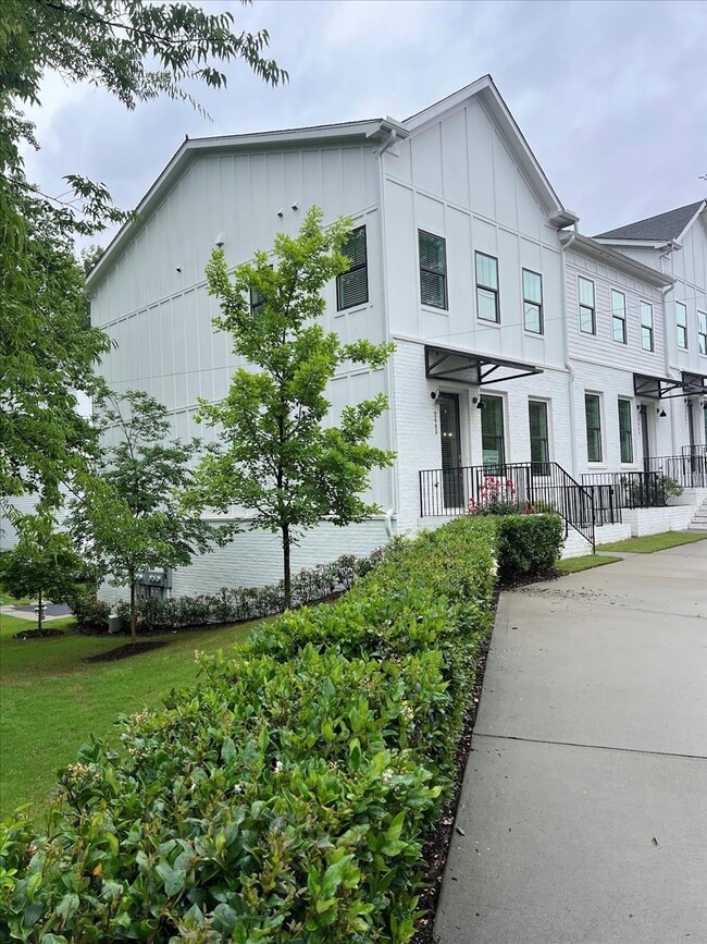 Photo - 2443 Sycamore Rd NW