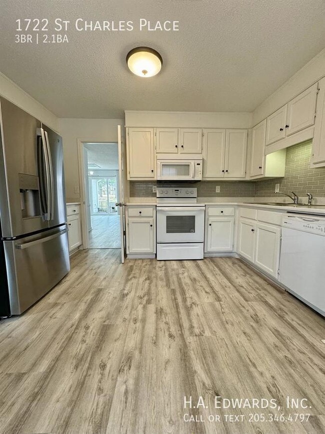 Photo - 1722 St Charles Pl
