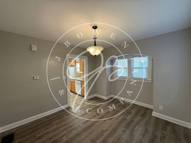 Photo - 2037 Berdan Ave