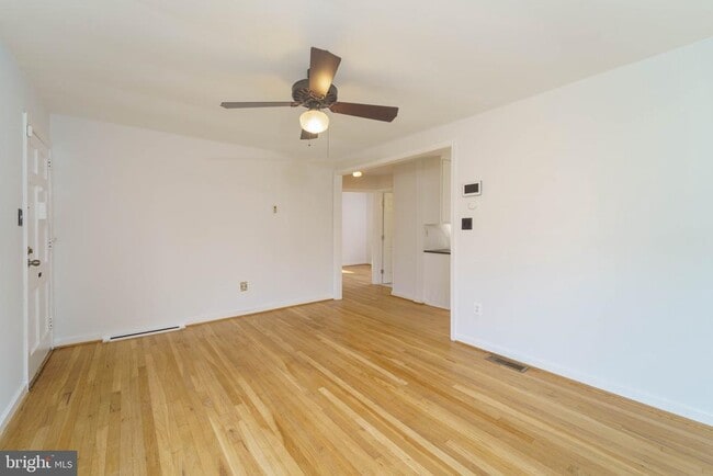 Photo - 4400 Garrett Park Rd