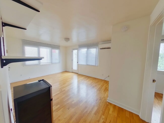 Photo - 1825 University St Unidad 1826 Onyx Alley