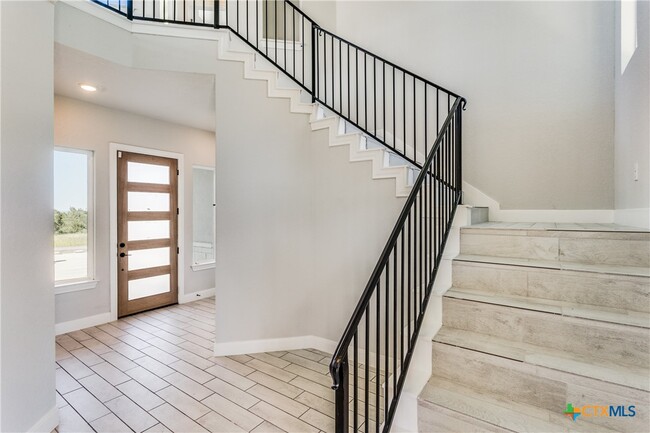 Photo - 2916 Hi Mesa