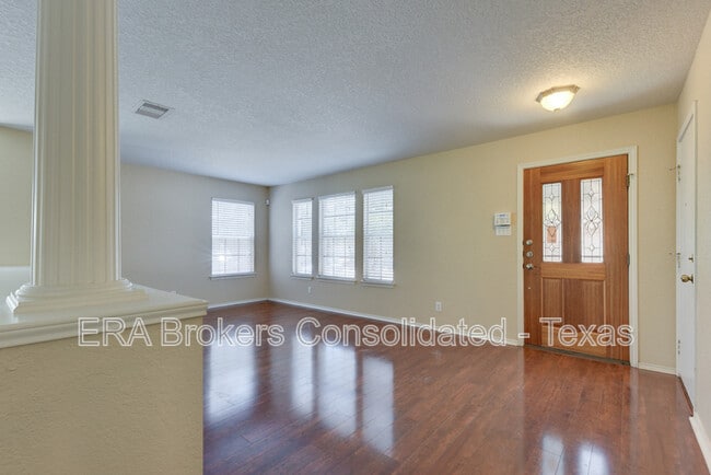 Photo - 16734 Basin Oak