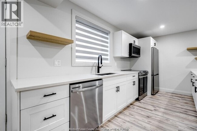 Photo - 241 Robinson Ave