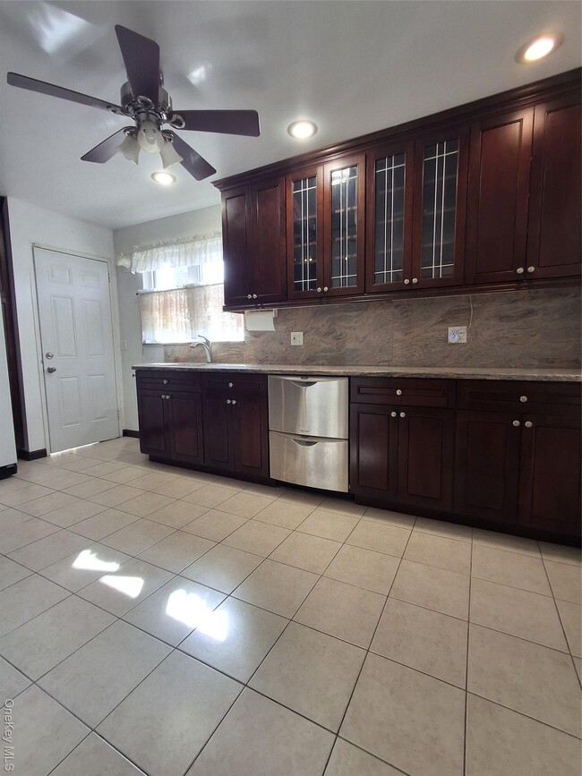 Building Photo - 45-63-63 202nd St Unit 1 FL Rental