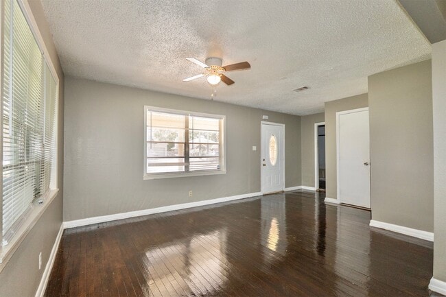 Photo - 2109 Jeridona St