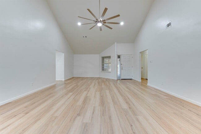 Photo - 15914 Barbarossa Dr