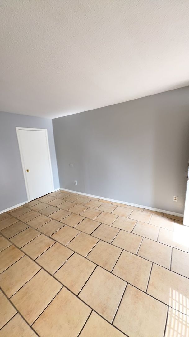 Photo - Spacious 3BR/2BA Duplex with Large Backyard – Memphis