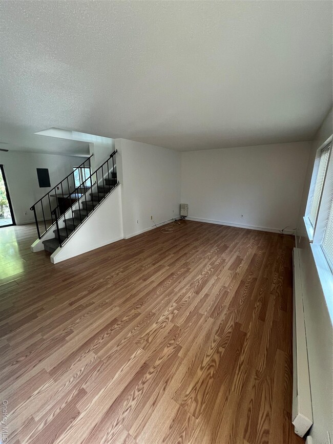 Photo - 7 Hudson Heights Dr