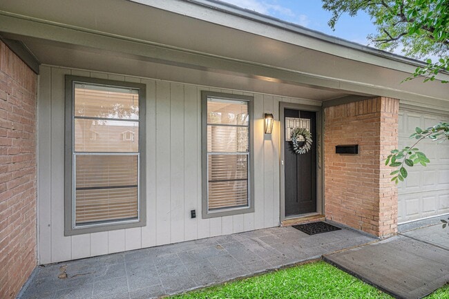 Building Photo - 5511 Loch Lomond Dr Rental