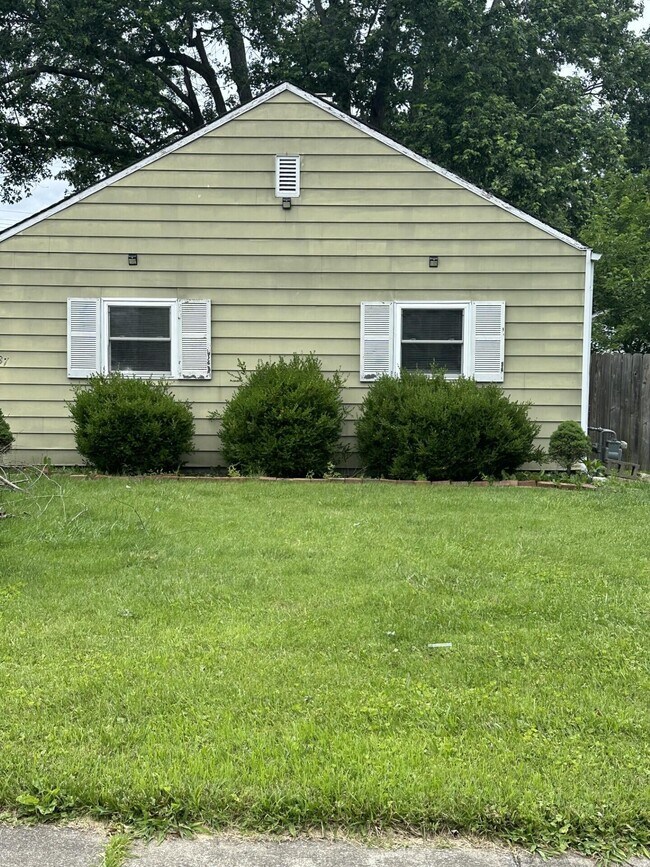 Photo - 937 Meadow Ln