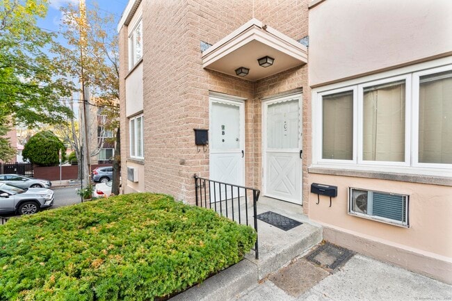 Building Photo - 120 Wooster St Unit APT B