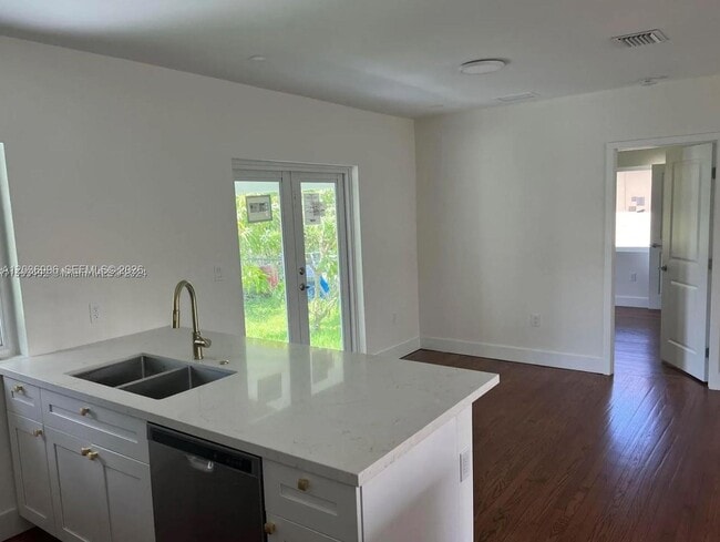 Photo - 2250 SW 21st St