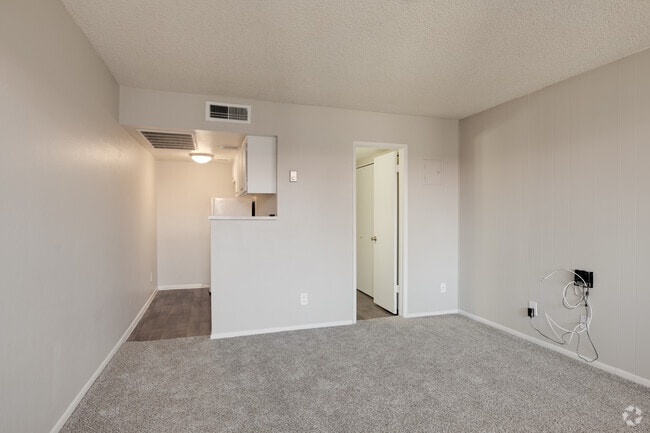 Studio, 1BA - 380SF