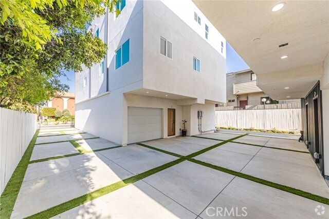 Building Photo - 5251 Agnes Avenue 3 Rental