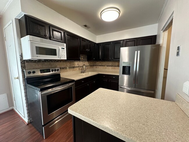 2143 Kimball Cir