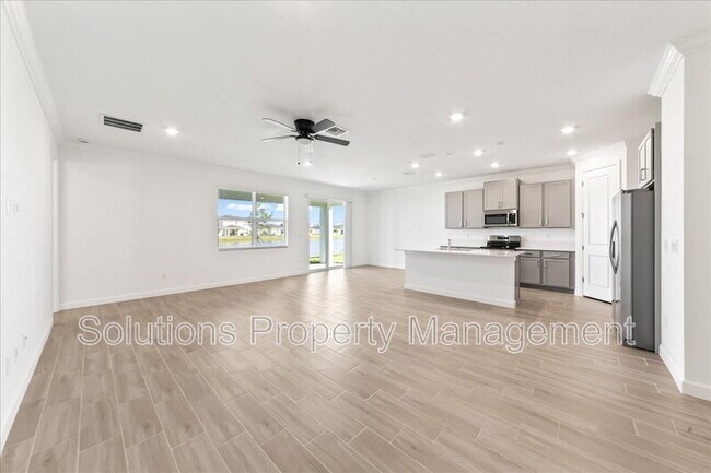 Photo - 2037 Fuchsia Pl NW