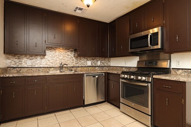 Photo - 5731 Roxboro Dr