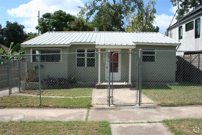 Building Photo - 701 Tillery St Rental