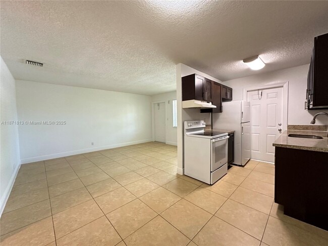 Building Photo - 2900 NE 17th Ave Unit 223 Rental