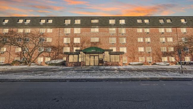 Photo - 5011 E Valley Ln Unit 401