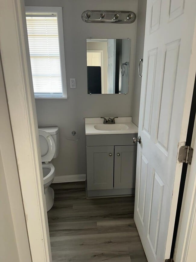 Building Photo - 208 Cloverleaf Dr