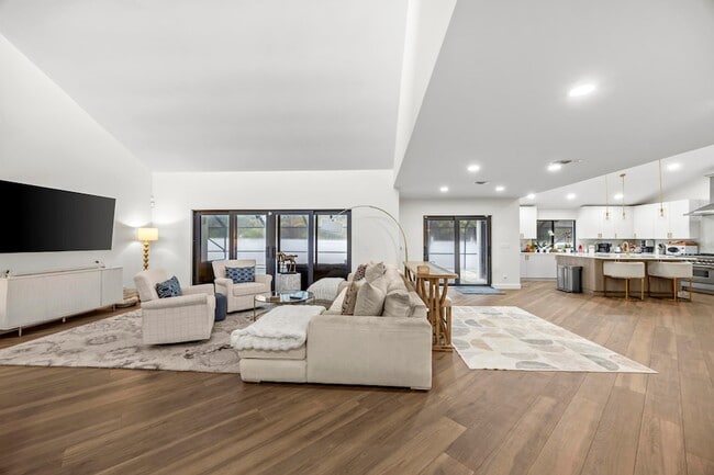 Photo - 845 NE Mulberry Dr