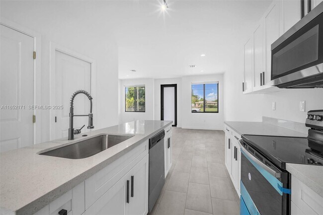 Photo - 309 NW 7th Ct