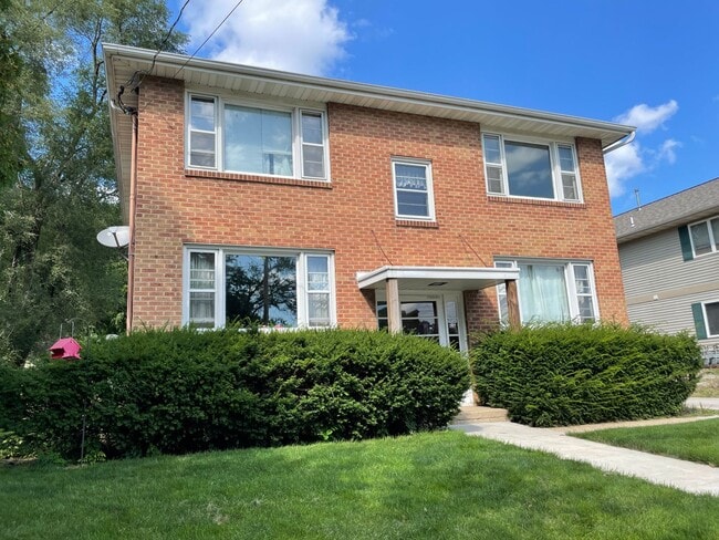 Building Photo - 3316 Milwaukee St Unit 3316-3