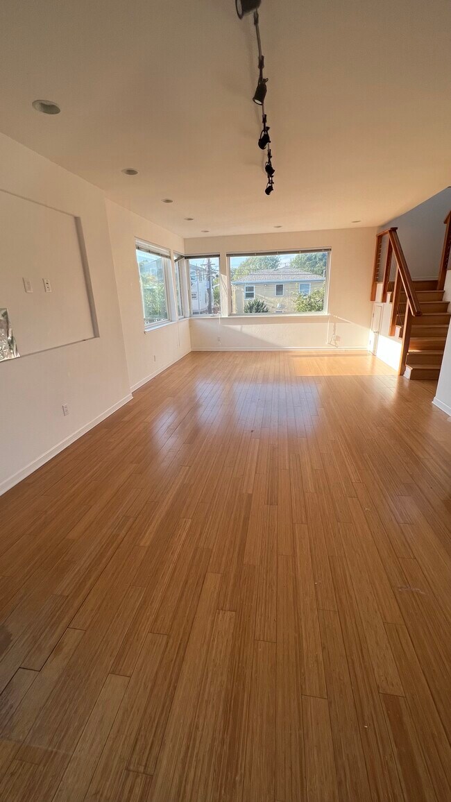 living area (north and west-facing windows) - 1520 Fairview St Unidad 1520B Fairview Street