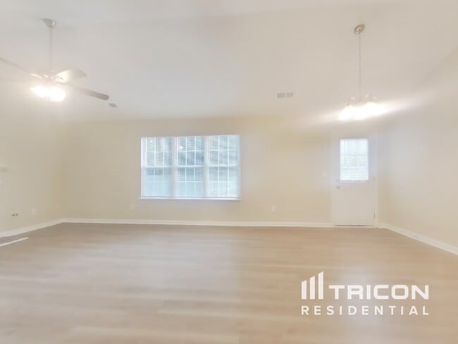 Photo - 3010 Lake Park Ct