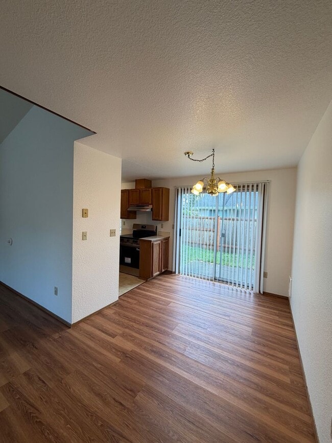 Photo - 1474 Diamond Rd SE