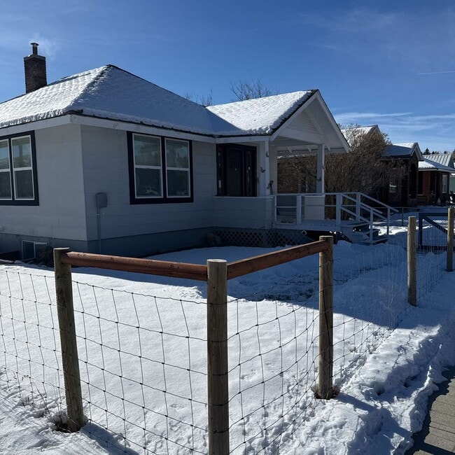 Building Photo - 502 Garnet St