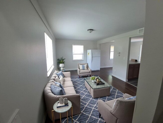 Photo - 5568 Raceview Ave