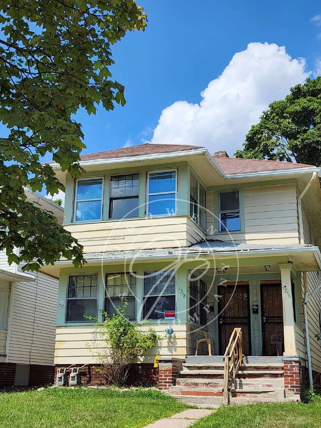 Building Photo - Spacious upper duplex with individual entr... Unit Upper Rental