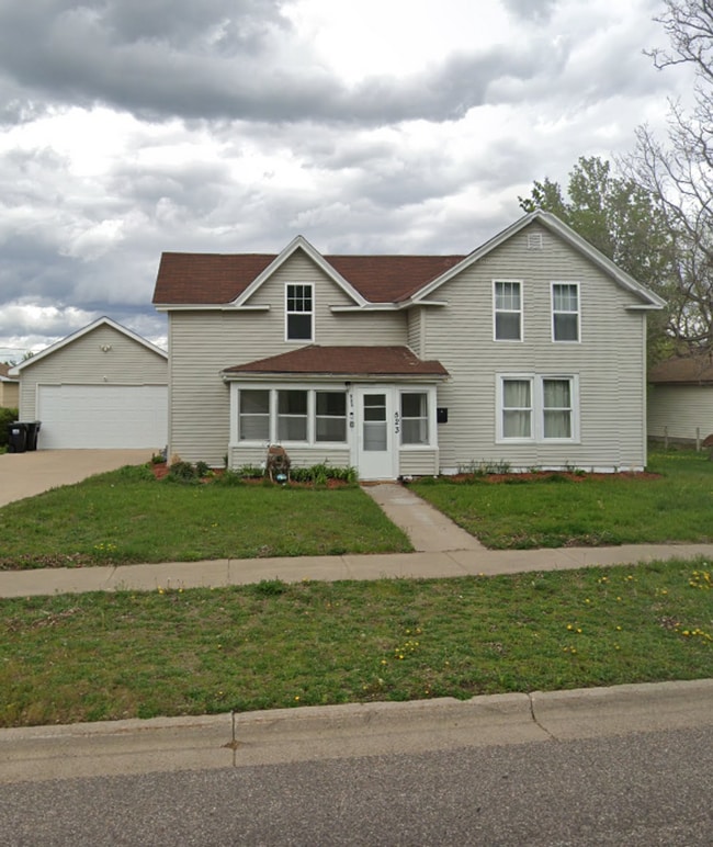 Building Photo - AVAILABLE NOW! Large 3 Bedroom, 2 Bathroom, with Extra Rooms and Two Car Garage in Anoka