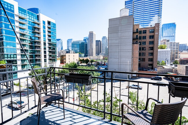 Photo - 843 W Adams St Unit 406