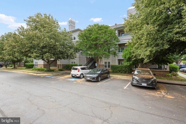 Building Photo - 12004 Taliesin Pl Unit 32