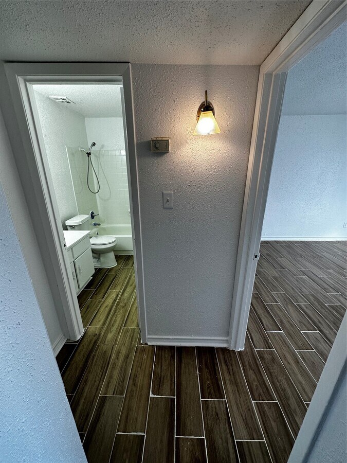 Photo - 5625 Antoine Dr Unit 208