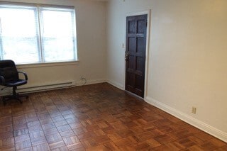 Photo - 522 E 3rd St