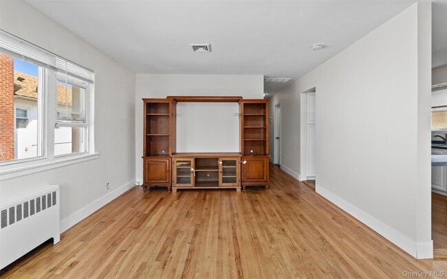 Photo - 517 E Broadway