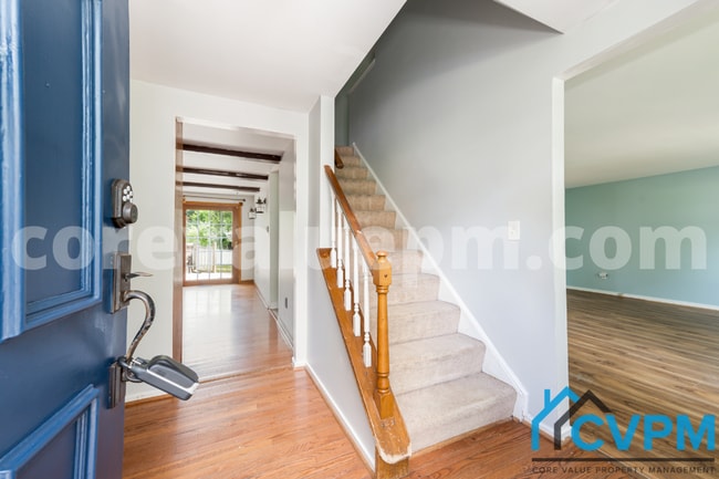 Photo - 723 Snowdon Ln