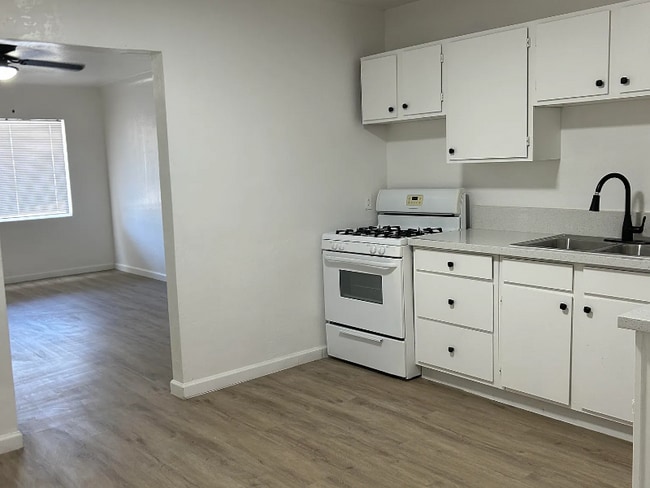 Photo - 646 N Desert Ave Unit 1