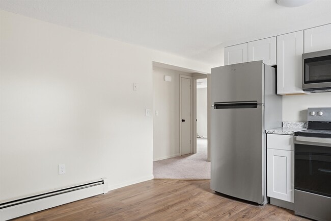 Photo - 289 Derry Rd Unit A