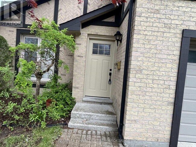 Photo - 101 Castlegrove Blvd