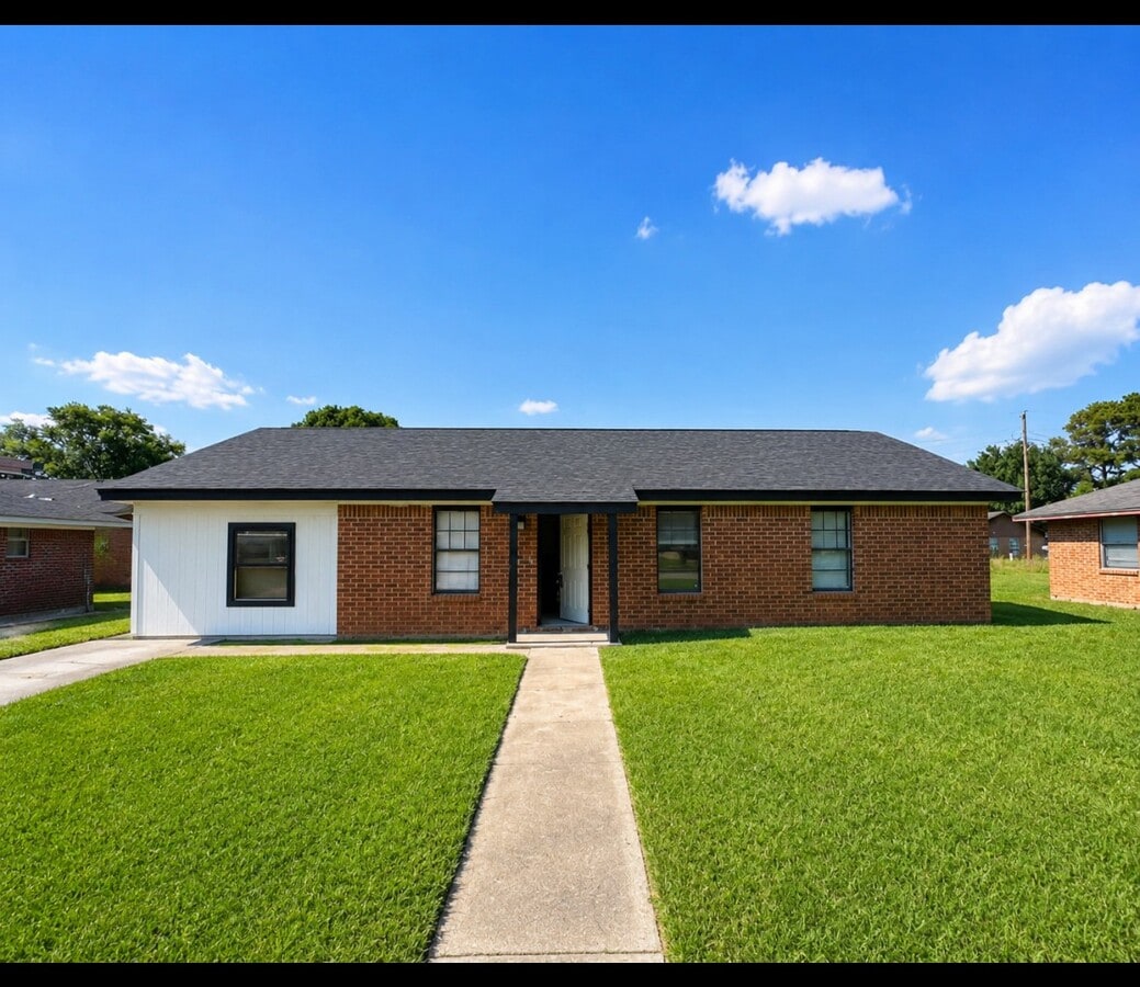 Photo - 732 Meadow Ln