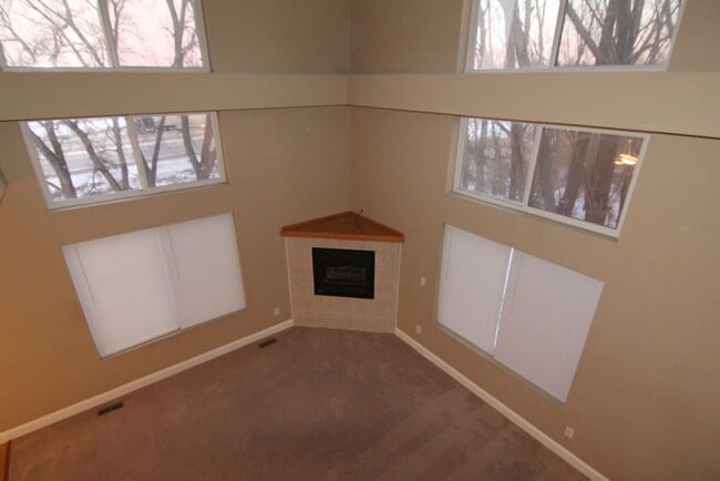 Photo - Beautifully Renovated Large 4 bedroom Dupl...