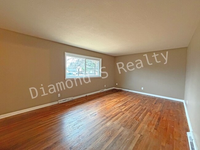 Photo - 3 Bedroom Home Close to Sunshine and 65!