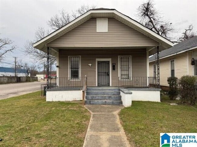 Building Photo - COMING SOON! APPLICATION FEES REDUCED FOR ... Rental